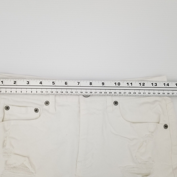 Aeropostale Women's White High Waisted Shorty Denim Distressed Shorts, size 8 - Picture 5 of 6